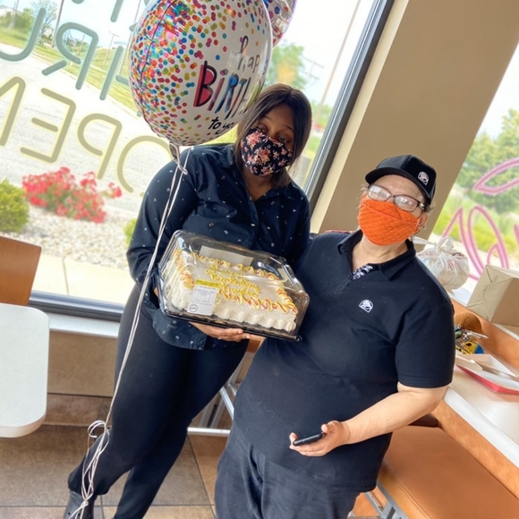 Meet your Posher, Laurie - Picture 2 of 11